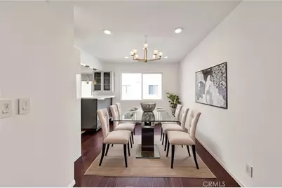 9745 Via Roma, Burbank, CA 91504 - Photo 4