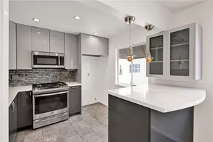 9745 Via Roma, Burbank, CA 91504 - Photo 6