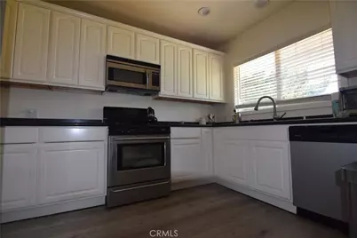 9930 Saticoy Street, Burbank, CA 91504 - Photo 8