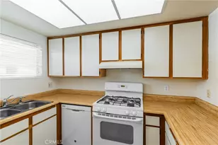2915 Montrose Ave, Glendale, CA 91214 - Photo 14
