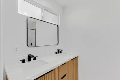 15043 Tuba, Los Angeles, CA 91345 - Photo 22