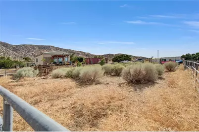 10392 Cima Mesa Road, Juniper Hills, CA 93543 - Photo 14