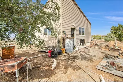 10392 Cima Mesa Road, Juniper Hills, CA 93543 - Photo 12