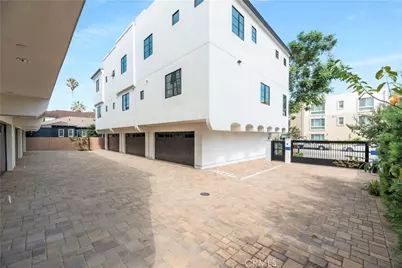10612 Bloomfield Street, Toluca Lake, CA 91602 - Photo 32