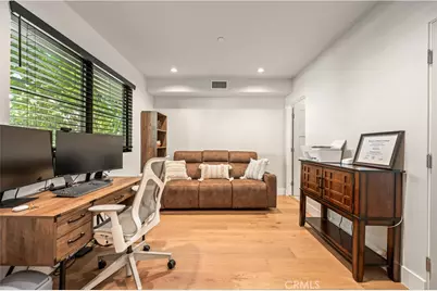 10612 Bloomfield Street, Toluca Lake, CA 91602 - Photo 4
