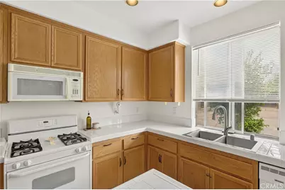 8200 Crebs, Reseda, CA 91335 - Photo 12