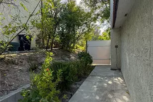 22762 Avenue San Luis, Woodland Hills, CA 91364 - Photo 36