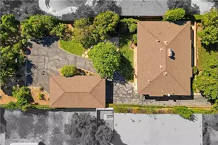 1914 Lyans Dr, La Canada Flintridge, CA 91011 - Photo 40