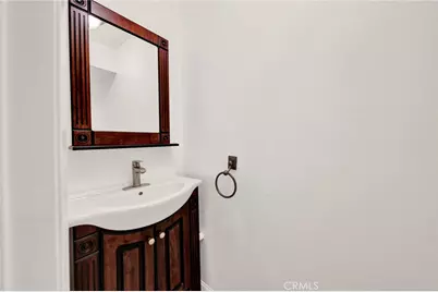 9745 Via Roma, Burbank, CA 91504 - Photo 8