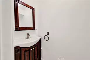 9745 Via Roma, Burbank, CA 91504 - Photo 8
