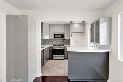9745 Via Roma, Burbank, CA 91504 - Photo 6