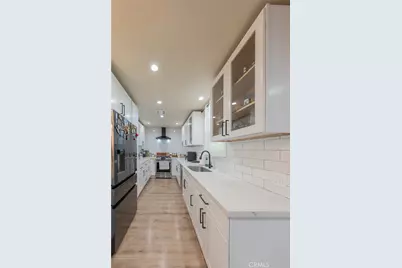9720 Hayvenhurst, North Hills, CA 91343 - Photo 20
