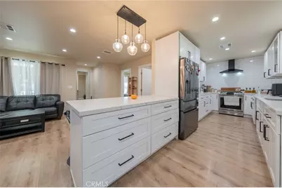 9720 Hayvenhurst, North Hills, CA 91343 - Photo 16