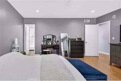 9759 Via Roma, Burbank, CA 91504 - Photo 24