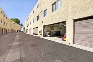 9759 Via Roma, Burbank, CA 91504 - Photo 32