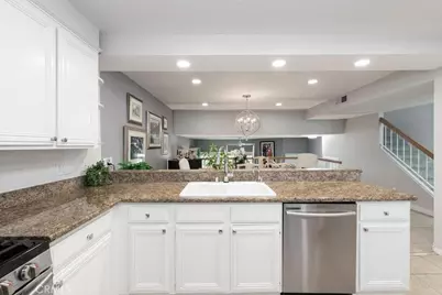 18340 Collins #D, Tarzana, CA 91356 - Photo 14