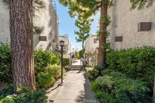 18340 Collins, Tarzana, CA 91356 - Photo 2