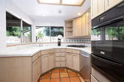 18119 Calvert Street, Tarzana, CA 91335 - Photo 14