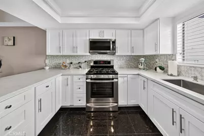 6420 Hazeltine Avenue #9, Van Nuys, CA 91401 - Photo 12