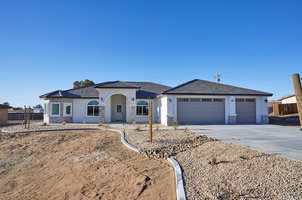 19188 Shoshonee Rd, Apple Valley, CA 92307-5949