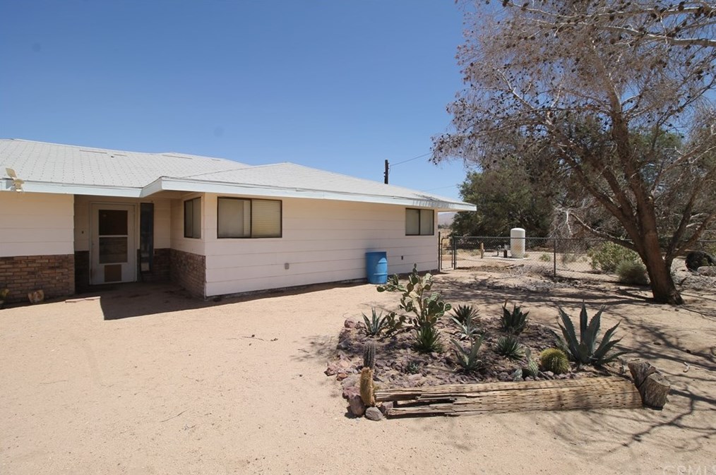 30819 Athol Ln, Newberry Springs, CA 92365-9594