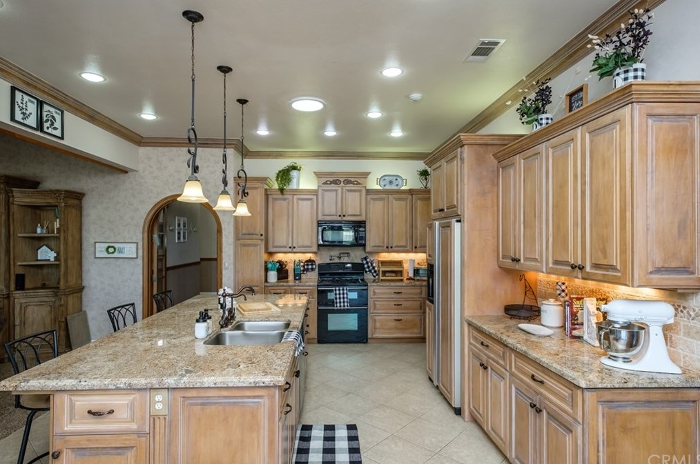 12958 Valley View Ct, Apple Valley CA  92308-6184 exterior