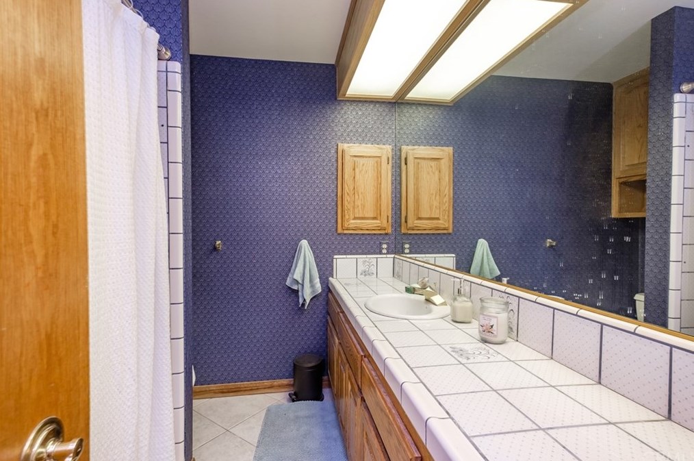 12958 Valley View Ct, Apple Valley CA  92308-6184 exterior