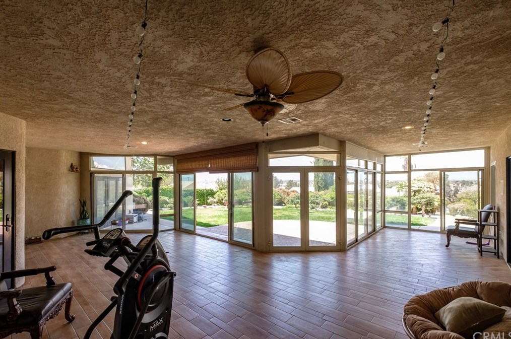 12958 Valley View Ct, Apple Valley CA  92308-6184 exterior