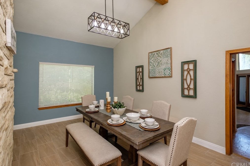 12958 Valley View Ct, Apple Valley CA  92308-6184 exterior