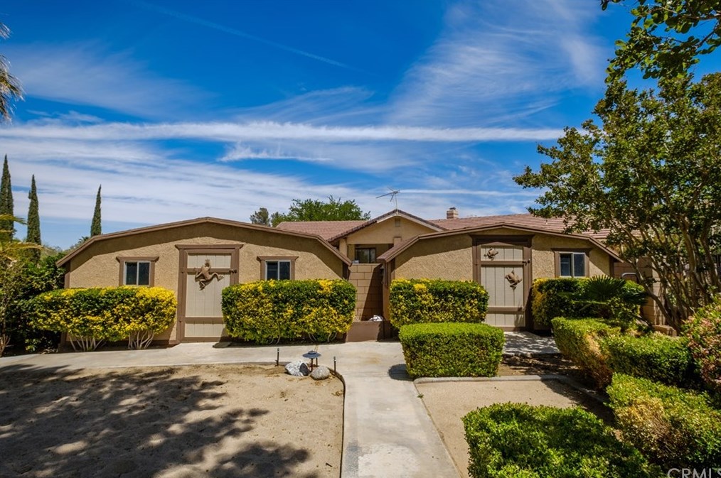 12958 Valley View Ct, Apple Valley CA  92308-6184 exterior