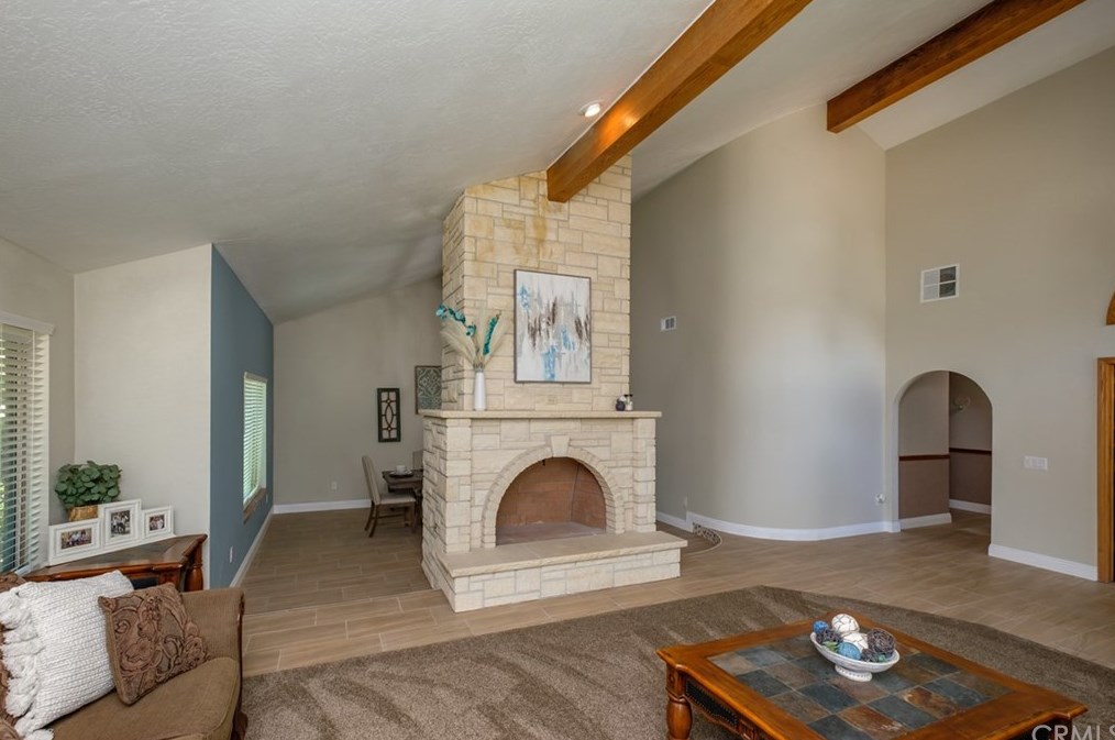 12958 Valley View Ct, Apple Valley CA  92308-6184 exterior