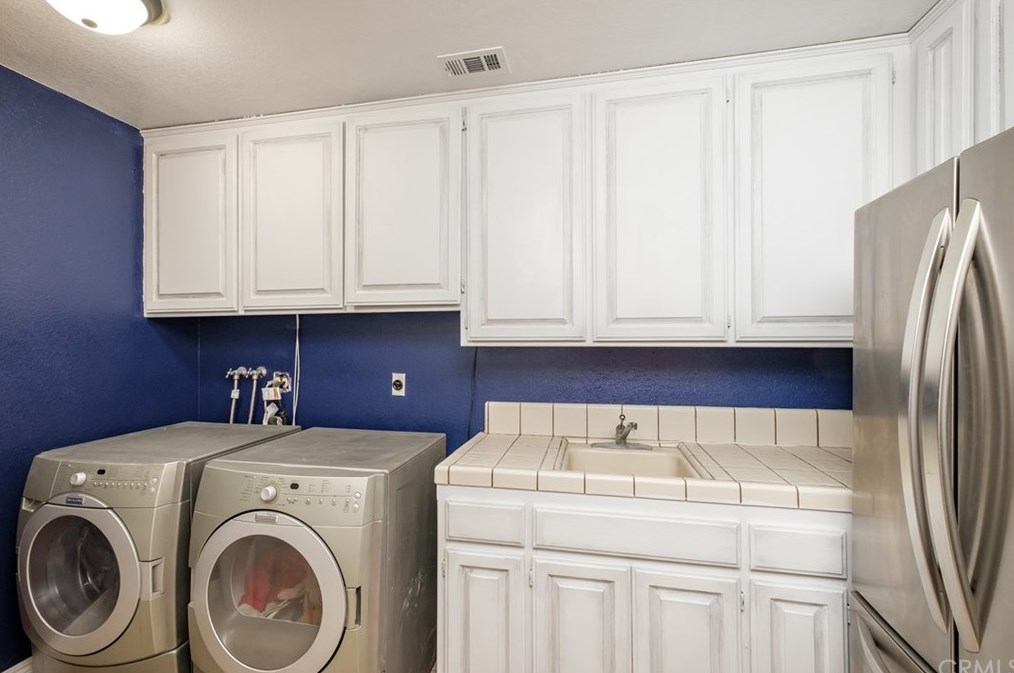 12958 Valley View Ct, Apple Valley CA  92308-6184 exterior