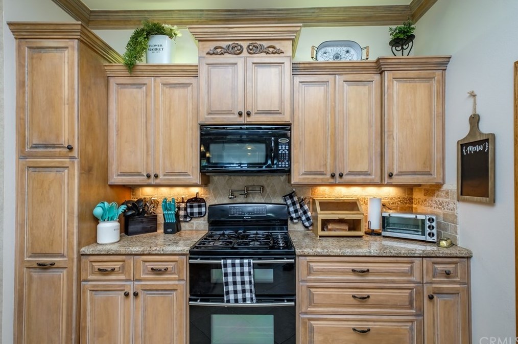 12958 Valley View Ct, Apple Valley CA  92308-6184 exterior