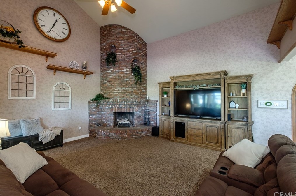 12958 Valley View Ct, Apple Valley CA  92308-6184 exterior