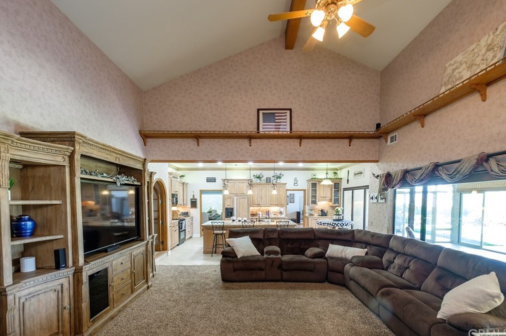 12958 Valley View Ct, Apple Valley CA  92308-6184 exterior