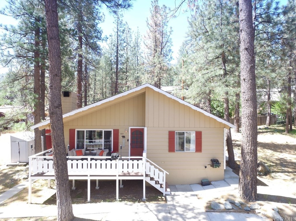 1819 State Hwy 2, Wrightwood, CA 92397
