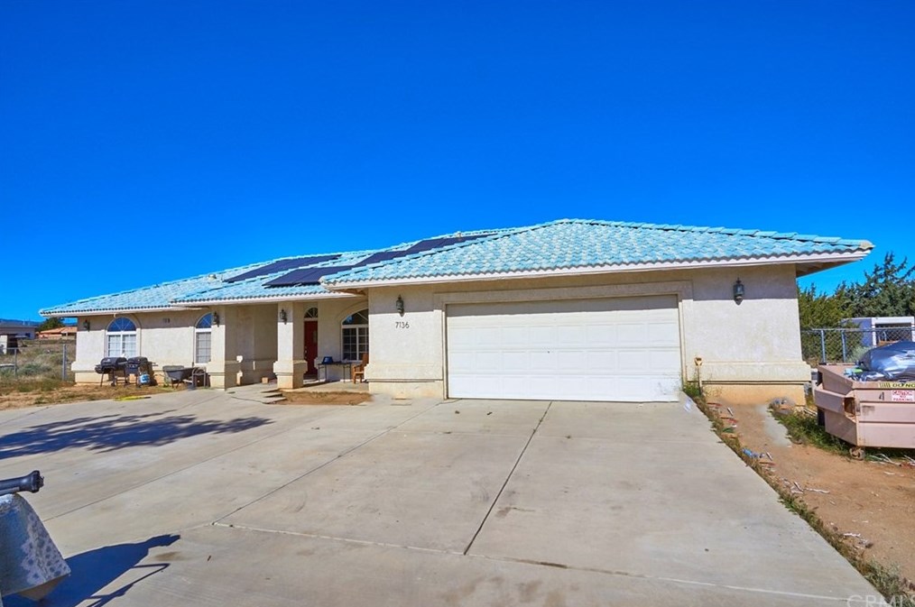 7136 Cascade Ave, Hesperia, CA 92344-8108