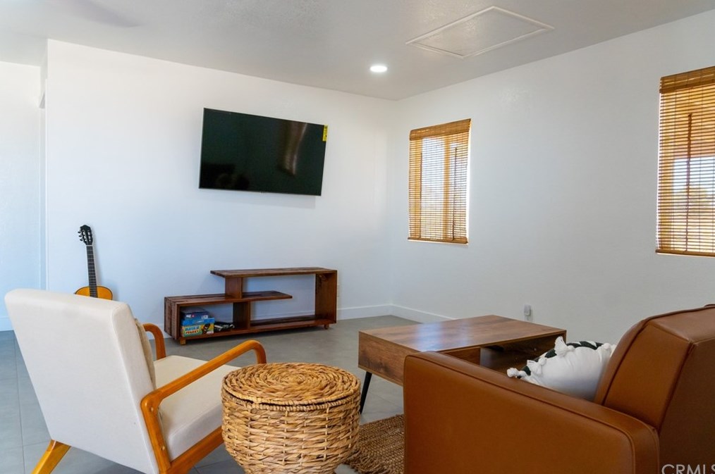 60521 Lorraine Ave, Yucca Valley CA  92285-3275 exterior