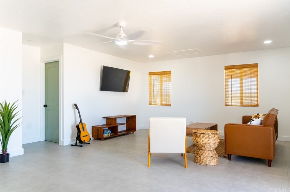60521 Lorraine Ave, Yucca Valley CA  92285-3275 exterior