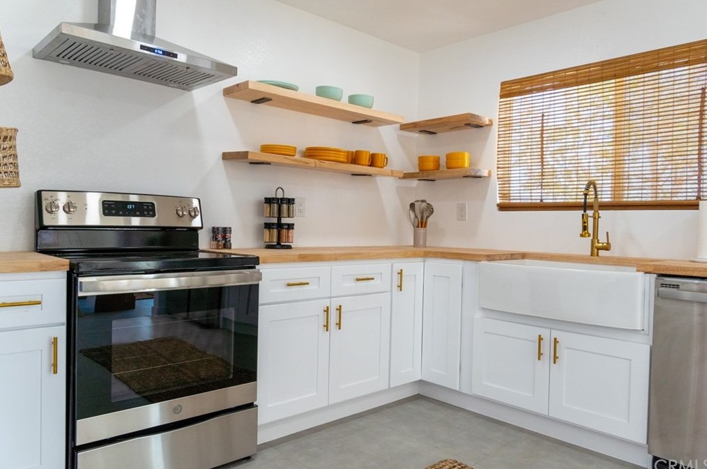 60521 Lorraine Ave, Yucca Valley CA  92285-3275 exterior