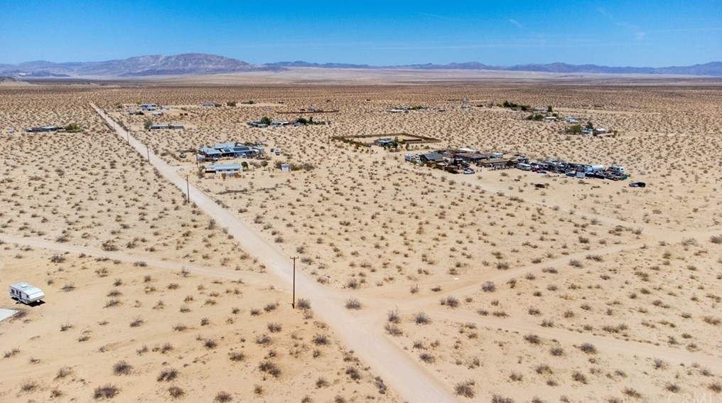 60521 Lorraine Ave, Yucca Valley CA  92285-3275 exterior