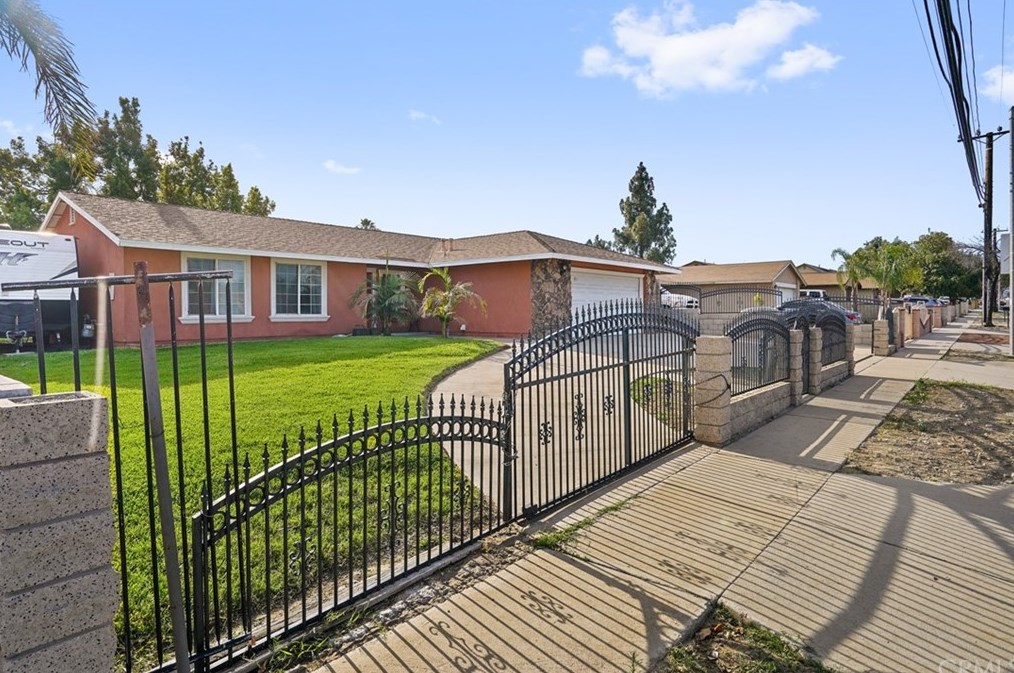 7454 Alder Ave, Fontana, CA 92336-2302