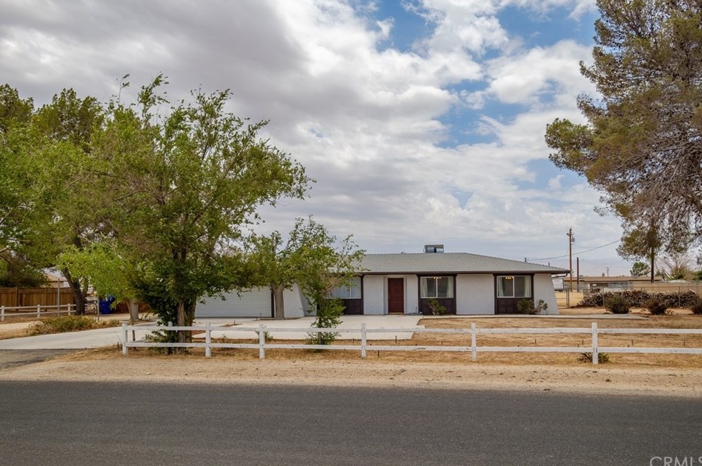 15065 Flathead Rd, Apple Valley, CA 92307-3419
