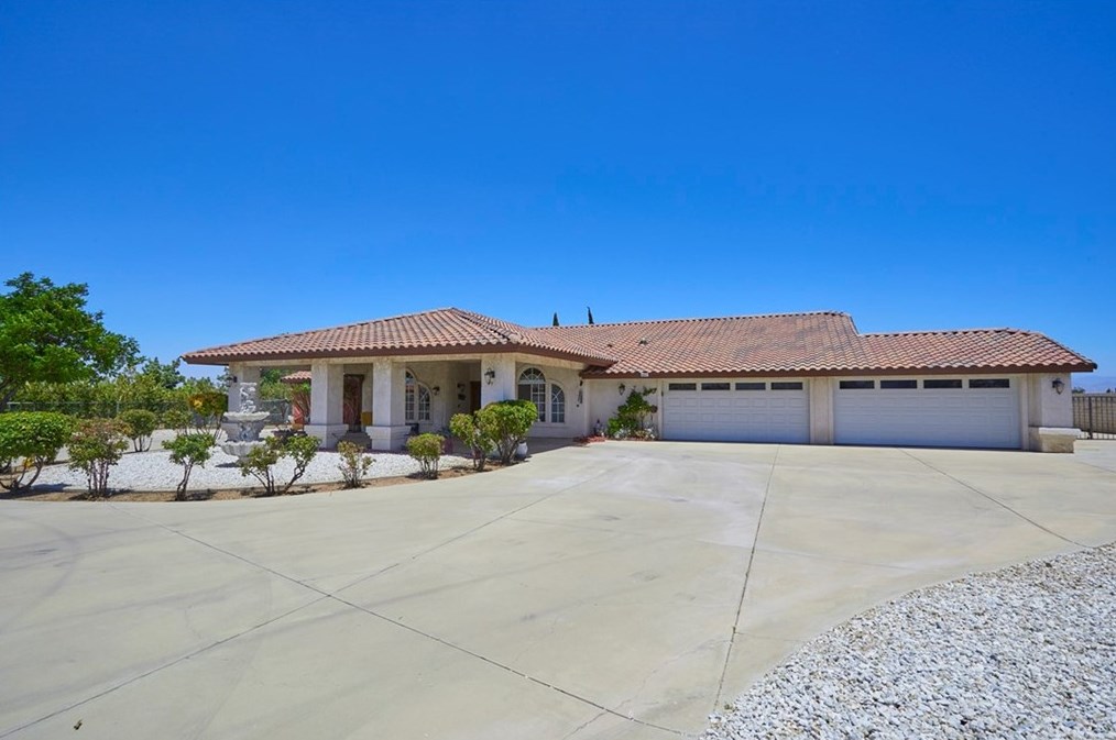 6651 Monterey Dr, Hesperia, CA 92344-0796