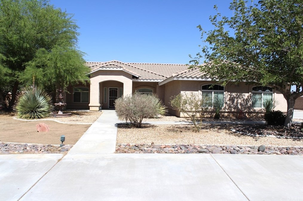 15465 Cheyenne Rd, Apple Valley, CA 92307-3227