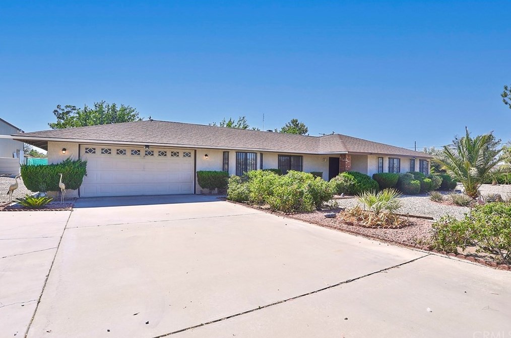 8356 Hickory Ave, Hesperia CA  92345-3818 exterior