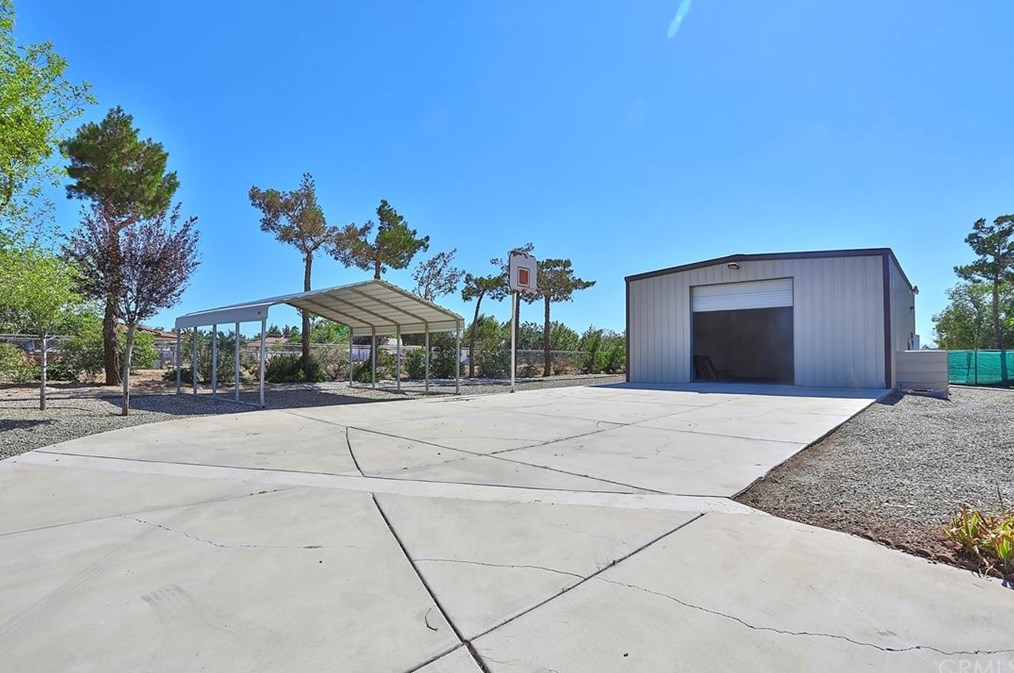 8356 Hickory Ave, Hesperia CA  92345-3818 exterior