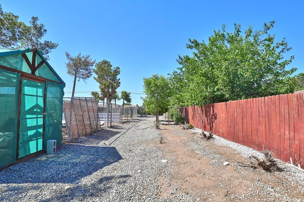 8356 Hickory Ave, Hesperia CA  92345-3818 exterior