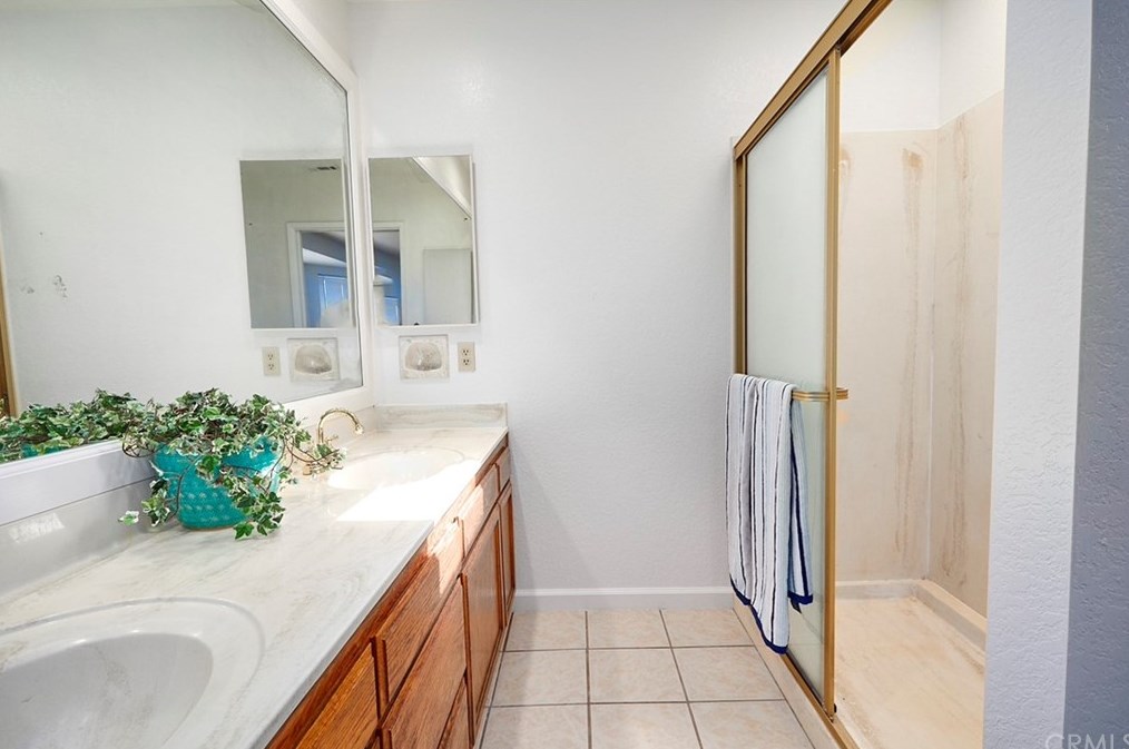 8356 Hickory Ave, Hesperia CA  92345-3818 exterior