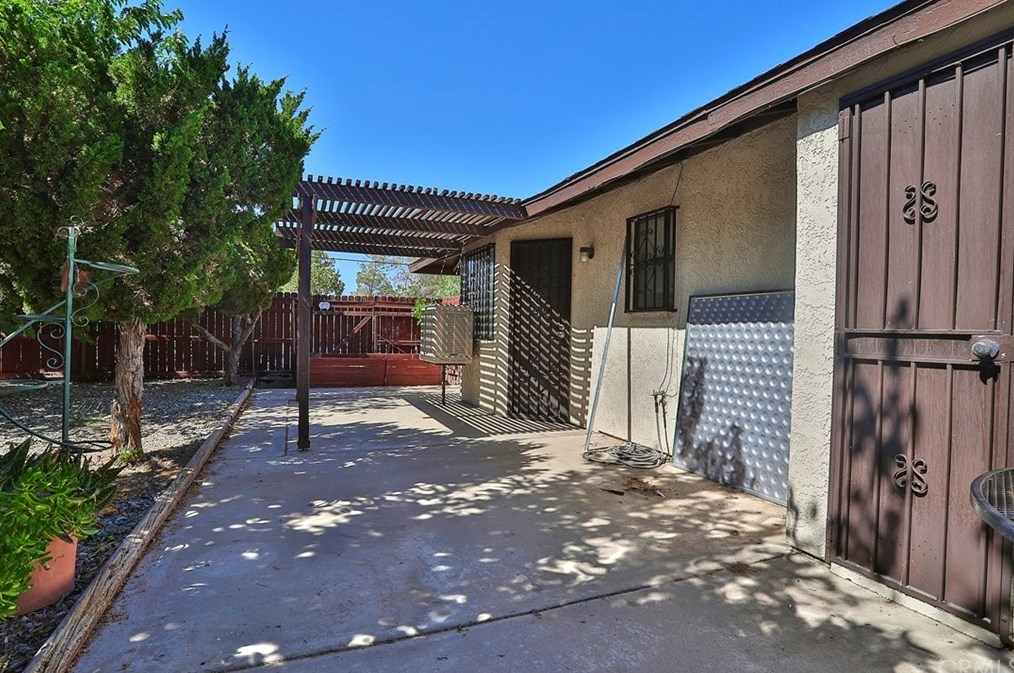 8356 Hickory Ave, Hesperia CA  92345-3818 exterior